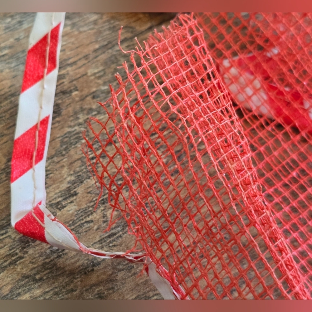2 Vintage Red Plastic Mesh Christmas Stockings - Picture 6 of 7
